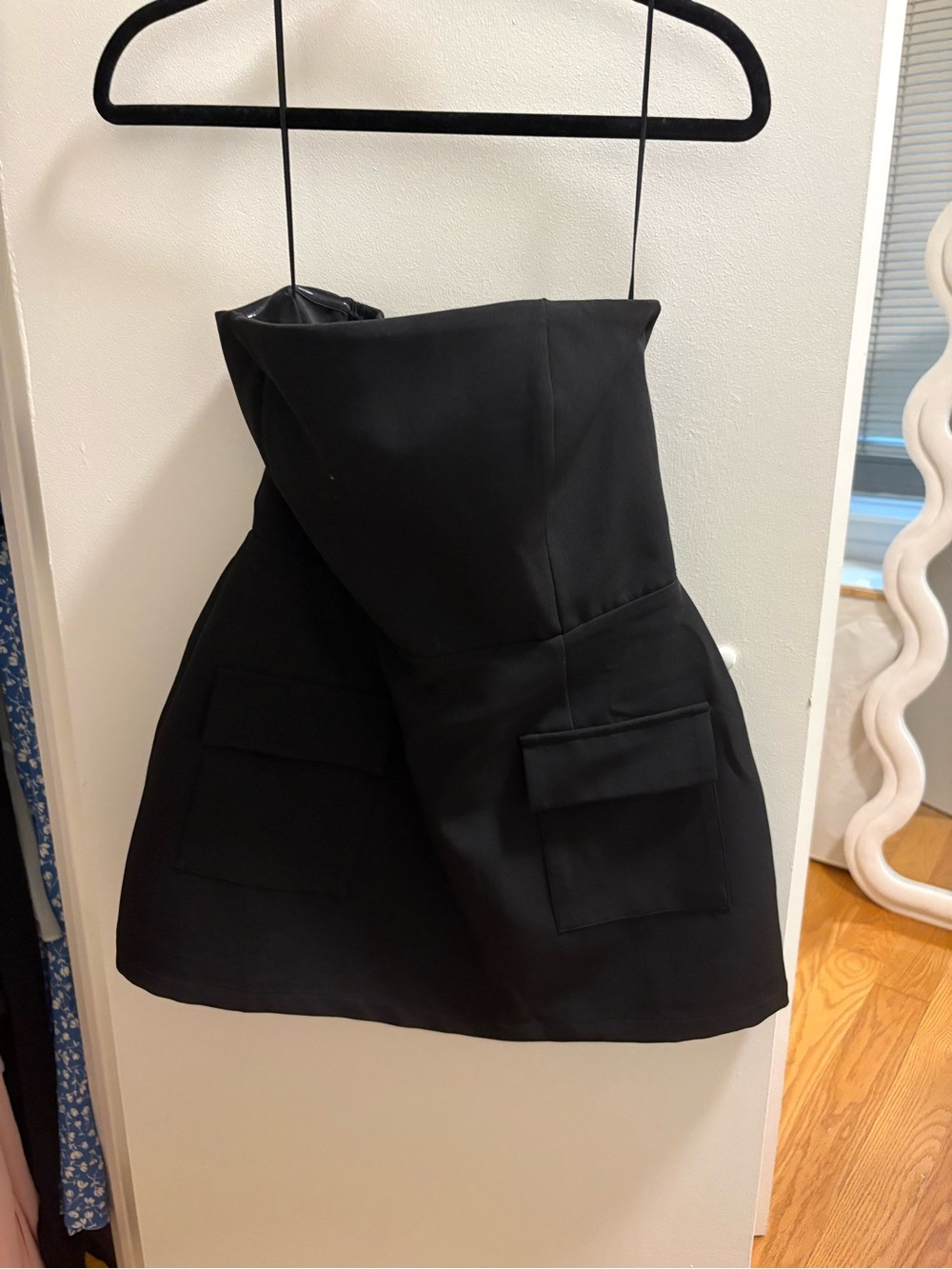 Elegant Strapless Black Mini Dress with Front Pockets
